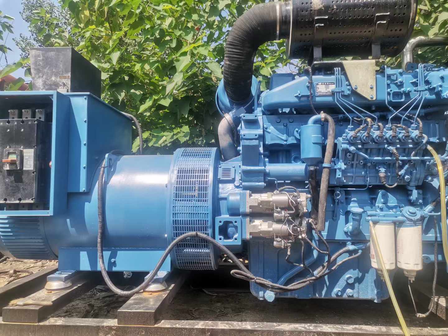 宁明详细说明降低 800kW 柴油发电机输出电流波动的方法
