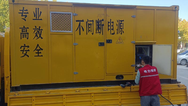 宁明柴油发电机组和UPS电源配合使用时，如何避免切换过程中的电力中断？