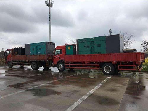 宁明涂抹密封胶后，需要等待多长时间才能安装水冷式机油散热器密封件？